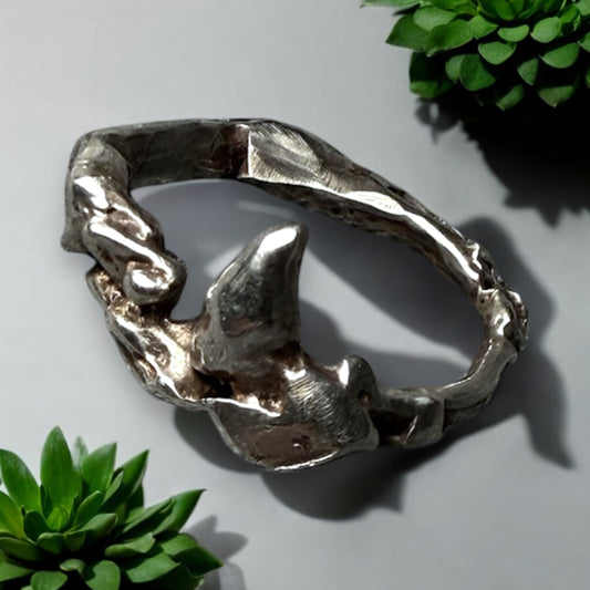 Nocturne Fang Ring